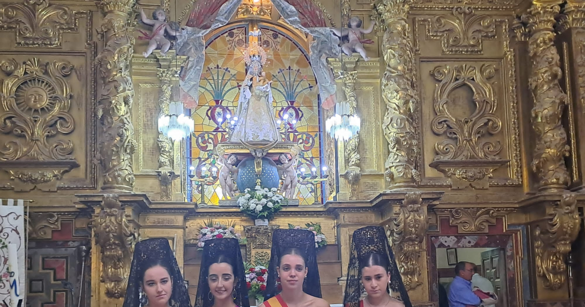 Las reinas de Roa celebran el día de la Patrona, la Virgen de la Vega