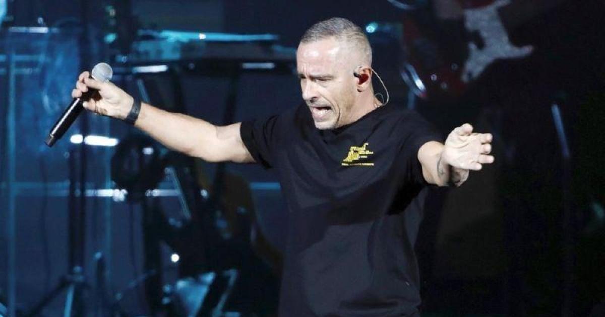 REGRESO DE LA VOZ DE 'LA COSA MÁS BELLA' Eros Ramazzotti abraza el