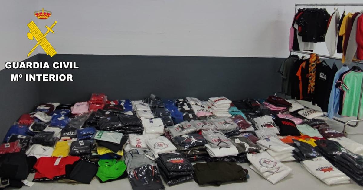 La Guardia Civil sorprende a tres vendedores ambulantes con ropa falsificada