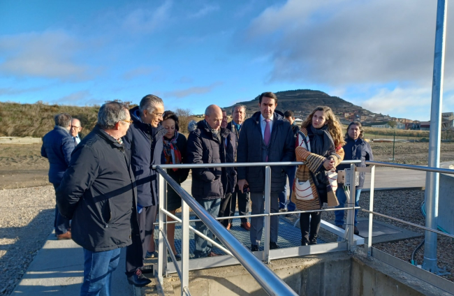 Juan Carlos Suárez-Quiñones ha visitado la renovada depuradora de aguas residuales de Castrojeriz. ECB