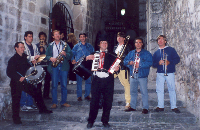 Fiesta de Santa Cecilia en 1996 con varios músicos de la ciudad en el Cafeto Madrid. ECB