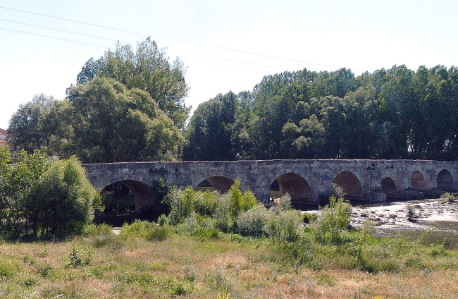Puente romano sobre el río Arlanza en Tordómar. ECB