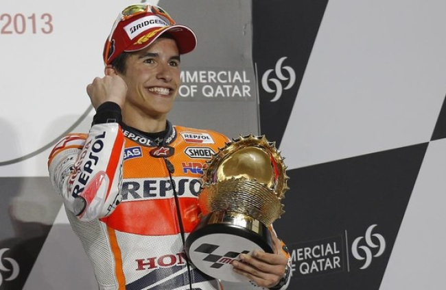 Marc Márquez debutó en MotoGP en el GP de Catar del 2013 y ya lideró varios entrenamientos y, tras pelear con Jorge Lorenzo (Yamaha, 1º) y Valentino Rossi (Yamha, 2º) logró su primero podio en su primero GP.