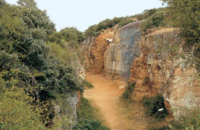 2.000 obreros abrieron la trinchera de los yacimientos de Atapuerca