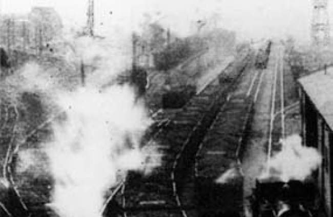 Tráfico de trenes en la época en la que las locomotoras circulaban por la Trinchera de los yacimientos de Atapuerca.