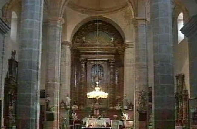 Interior de la iglesia de San Nicolás de Bari.