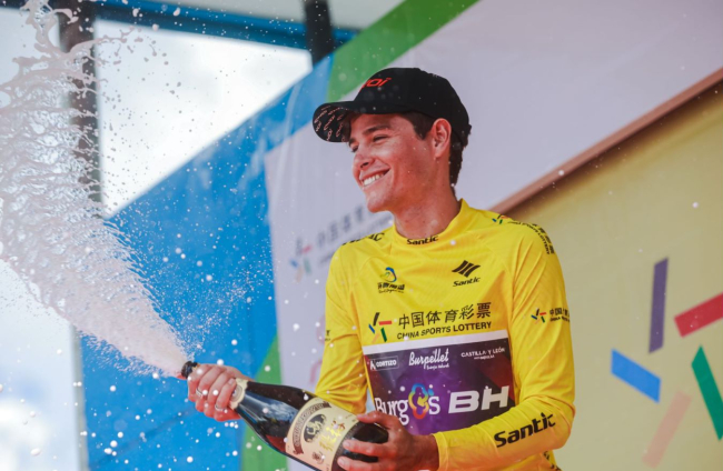 Eric Fagúndez lideró el Tour del Lago Qinghai en China.