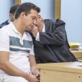 Javier Lázaro Hernando, junto a su abogado, en el juicio por el asesinato de su suegro.