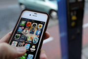 Los usuarios deben descargarse la apliación de pago de la zona azul en sus teléfonos móviles.-ISRAEL L. MURILLO