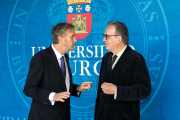 El rector de la UBU, Manuel Pérez Mateos, con el ministro de Universidades, Joan Subirats.
