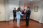 Barcones entrega la medalla al inspector jefe de la Brigada de Policía Judicial de Burgos, Jose Manuel del Barco.