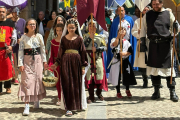 Desfile medieval en Covarrubias durante la Fiesta de la Cereza.