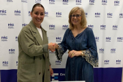 Natalia Díez, responsable de Acción Social de CaixaBank en Castilla y León y Emiliana Molero, secretaria general de FAE.
