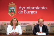 Cristina Ayala y Fernando Martínez-Acitores, en rueda de prensa.