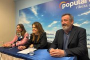 Cristina Valderas junto a los concejales, Virginia Martínez y José María Jimeno