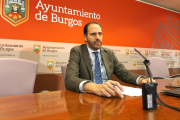 El concejal de Licencias, Ignacio Peña, durante su intervención en el Ayuntamiento de Burgos.