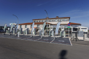 Las instalaciones del Hotel Restaurante La Abadesa del Grupo Valcarce cuentan con ocho puestos de recarga del coche eléctrico.