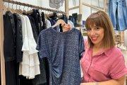 Sagrario defiende desde su tienda H2O la calidad y variedad del comercio arandino
