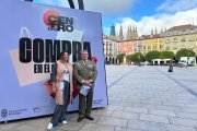 Patricia Gil, de Centro Burgos, y Lorenzo Benedet, director del Museo Militar de Capitanía, presentan la Noche Abierta, una cita con el comercio a partir de las 20.00 horas, el próximo 13 de septiembre.