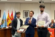 Imagen de la banda ganadora que también ha triunfado con su director