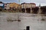 El nivel del Ebro, rondando los 350m3/s, durante la tarde de ayer.