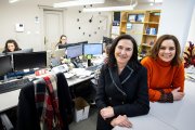 Marina Villuela y Mónica Pérez Villegas, en la sede del Colegio de la Abogacía.