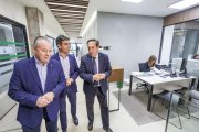 Donaciano Dujo (Asaja Castilla y León), Esteban Martínez (Asaja Burgos) acompañan a Pedro Barato en una visita por las instalaciones.