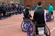 Jugadores del equipo BSR de la Fundación Aliados Valladolid en el colegio Vera Cruz