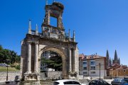Vista general del Arco de Fernán González.