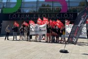 Concentración de trabajadores de Scafo Eventos a las puertas del Fórum Evolución.