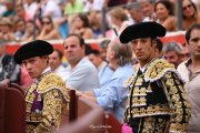 Los dos toreros burgaleses en el callejón de la plaza de Roa de Duero.