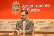 El concejal del PSOE Julio César Arnaiz, durante su rueda de prensa.