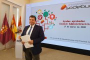 Carlos Gallo, presidente de Sodebur, presentando las nuevas líneas de ayudas.