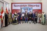 Representantes de Diputación, Ayuntamiento de Burgos y Lerma, Junta, y recreadores de la provincia de Burgos, durante la presentación del evento.