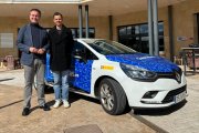 Enrique García Agüera con el representante de autoescuelas SIE