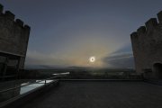 Recreación del eclipse desde la terraza del Alcázar de Medina.