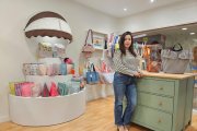 Jenifer acaba de abrir su tienda 'Mis 5 soles'