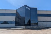 Esta nave de 8.300 metros en Villalonquéjar sale a subasta por 3,5 millones.