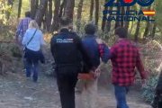 El acusado es custodiado por agentes tras su detención.