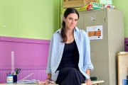 Bárbara posa en una de las clases del CRA Antonio Nebrija