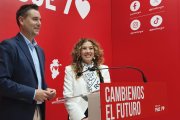 Daniel de la Rosa y Virginia Jiménez, en la sede del PSOE de Burgos.