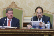 El presidente de la Diputación, César Rico, junto al presidente de Sodebur, Ángel Guerra, ayer, durante el pleno.-RAÚL G. OCHOA