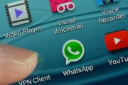 El logotipo de Whatsapp en un teléfono móvil.-Foto: AFP / STAN HONDA