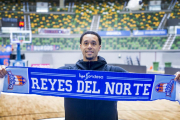 John Jenkins realizó una visita a sus nuevos compañeros nada más llegar a Burgos y luego practicó tiro en el Coliseum-Israel L. Murillo
