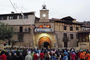 El pregón tuvo lugar, como manda la tradición, desde el Balcón del Conjuradero.-G. G.