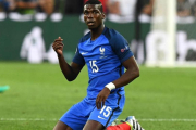 Pogba, de rodillas durante el encuentro de semifinales de la Eurocopa ante Alemania.-AFP / FRANCK FIFE
