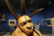 Neandertal emplumado en el MEH.-ISRAEL L. MURILLO