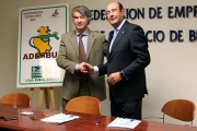 Ricardo Alonso y Agustín Colino tras la firma del convenio.-ISRAEL L. MURILLO
