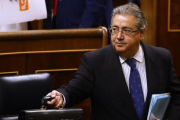 El ministro del Interior, Juan Ignacio Zoido, este miércoles en la sesión de control al Gobierno en el Congreso.-AGUSTÍN CATALÁN