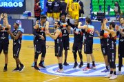 Los jugadores del Hereda San Pablo celebran su último triunfo. TOMÁS ALONSO
